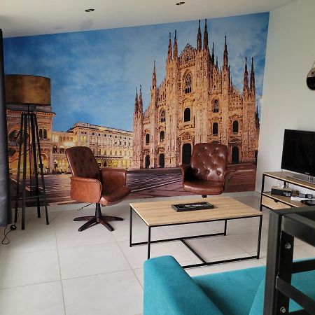 Il Vialetto , Appartement Milano , Spacieux, Tout Confort, Au Calme Jeumont ภายนอก รูปภาพ